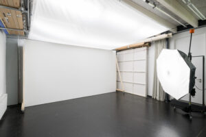 Das Studio Totale in Wien bietet ein großes weiches Deckenlicht